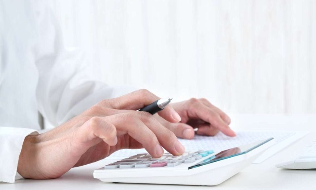 Μπόνους παραγωγικότητας και 20.000 προσλήψεις στο Δημόσιο το 2026