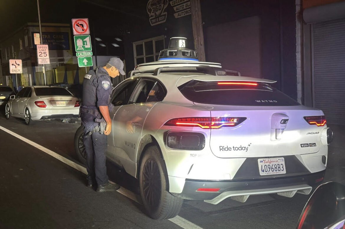 Ταξί χωρίς οδηγό έκανε παράνομη αναστροφή – Μπέρδεμα στους αστυνομικούς για την κλήση