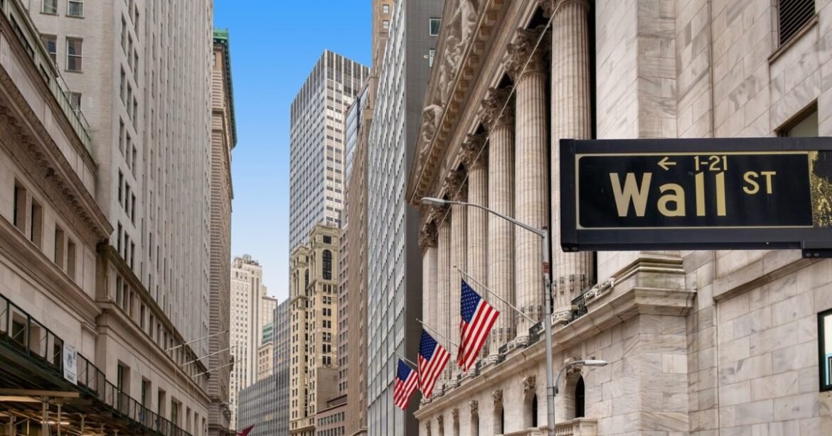 Πτώση μετοχών προκαλεί το shutdown στις ΗΠΑ – Σε νέα άνοδο ο χρυσός