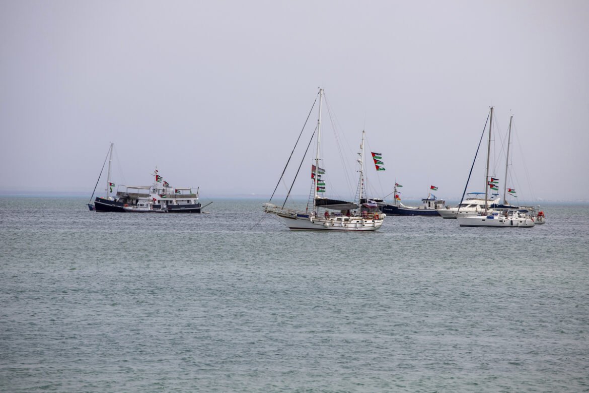 Ρεσάλτο των Ισραηλινών στον στολίσκο για τη Γάζα: Κατέλαβαν δύο πλοία – LIVE οι εξελίξεις