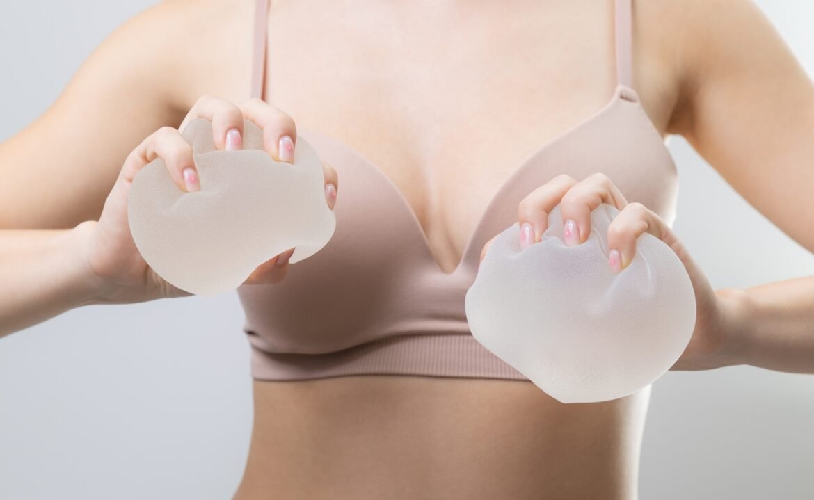 Στέλνει σε γκούλαγκ όσες βάζουν σιλικόνη – Πογκρόμ Κιμ για τα «καπιταλιστικά» εμφυτεύματα στήθους