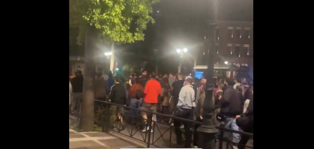 Συγκέντρωση αλληλέγγυων στους ακτιβιστές του Global Sumud Flotilla έξω από το Υπ. Εξωτερικών – ΒΙΝΤΕΟ