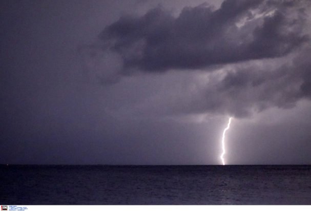 Καιρός: Σε κλοιό έντονης κακοκαιρίας από σήμερα η χώρα με βροχές, χαλαζόπτωση και πτώση της θερμοκρασίας