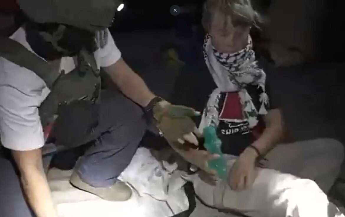 Η στιγμή της σύλληψης της Γκρέτα Τούνμπεργκ από τις ισραηλινές δυνάμεις – Βίντεο