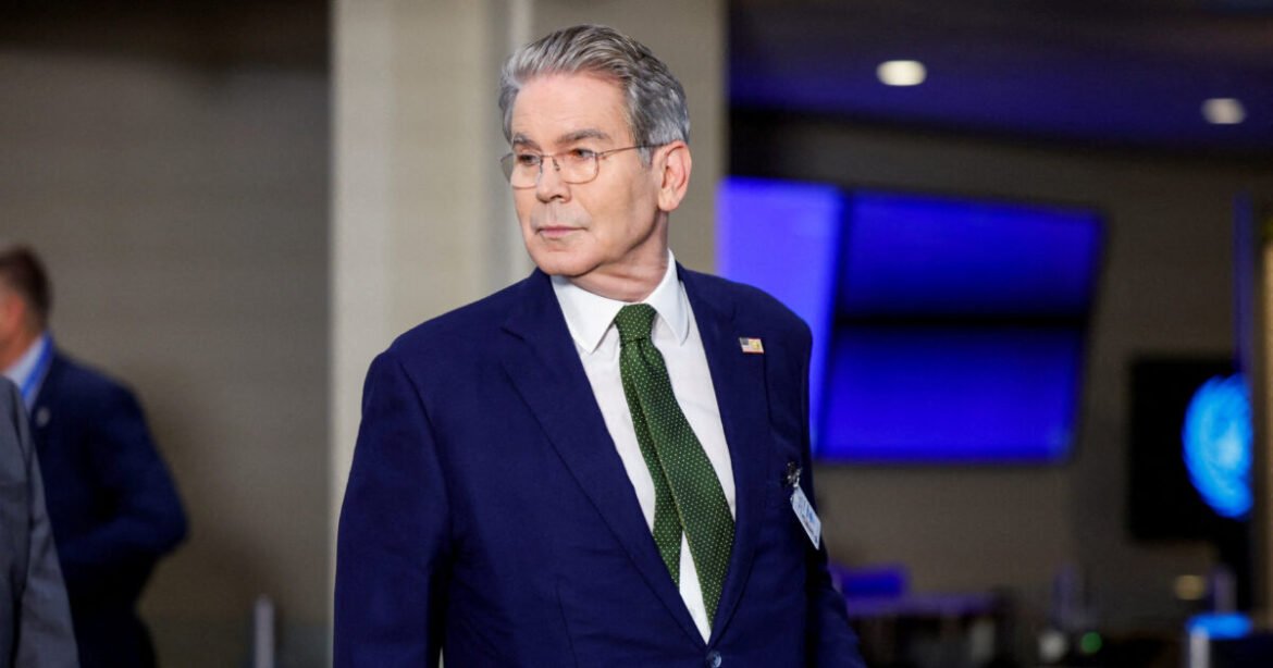 ΗΠΑ: Μείωση ελλείμματος βλέπει ο Μπέσεντ