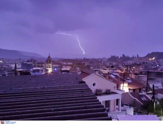 Καιρός: Σε εξέλιξη το κύμα κακοκαιρίας με καταρρακτώδεις βροχές και καταιγίδες – Η πρόβλεψη για το