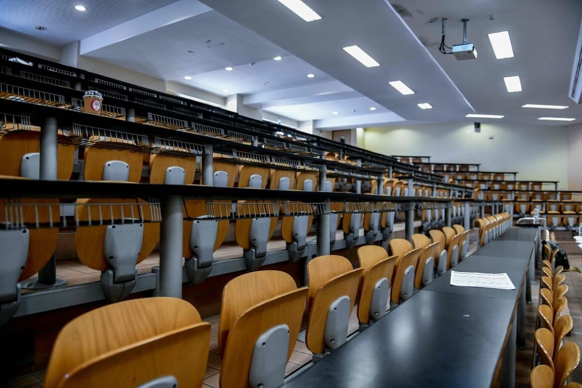 «Αιώνιοι» φοιτητές: 35.000 ζήτησαν παράταση σπουδών, 280.000 διαγράφονται από τα Πανεπιστήμια