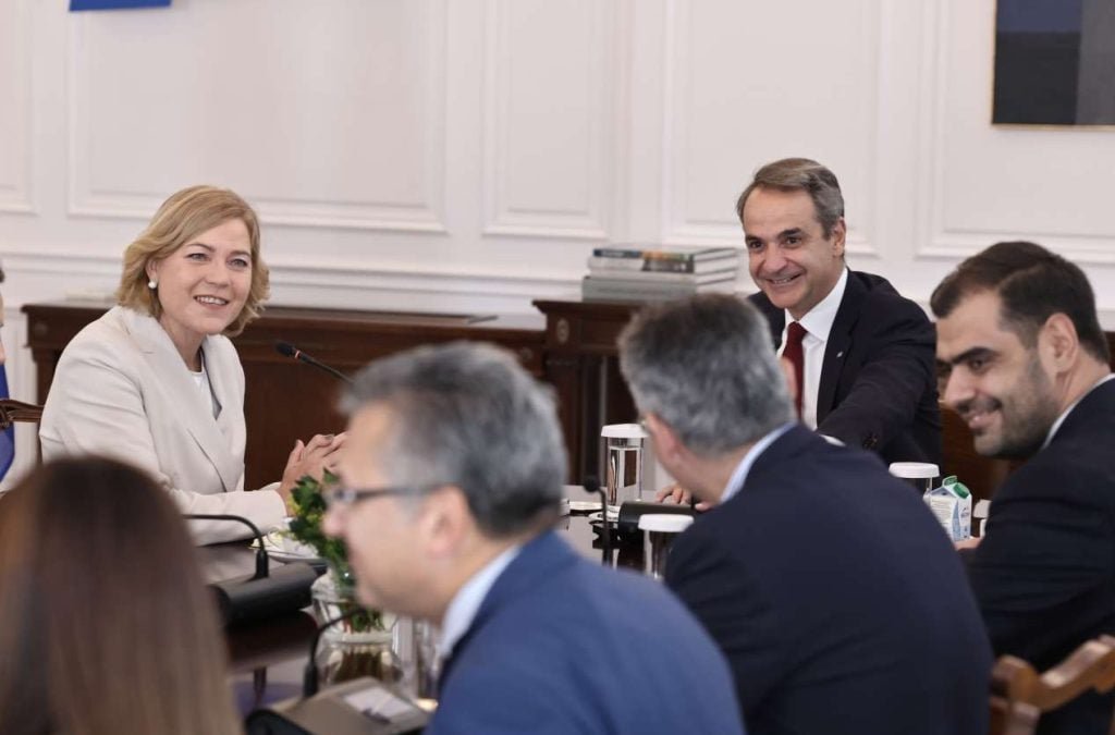 Στο Μαξίμου η Εκτελεστική Αντιπρόεδρος της Κομισιόν για την Τεχνολογική Κυριαρχία, την Ασφάλεια και τη Δημοκρατία