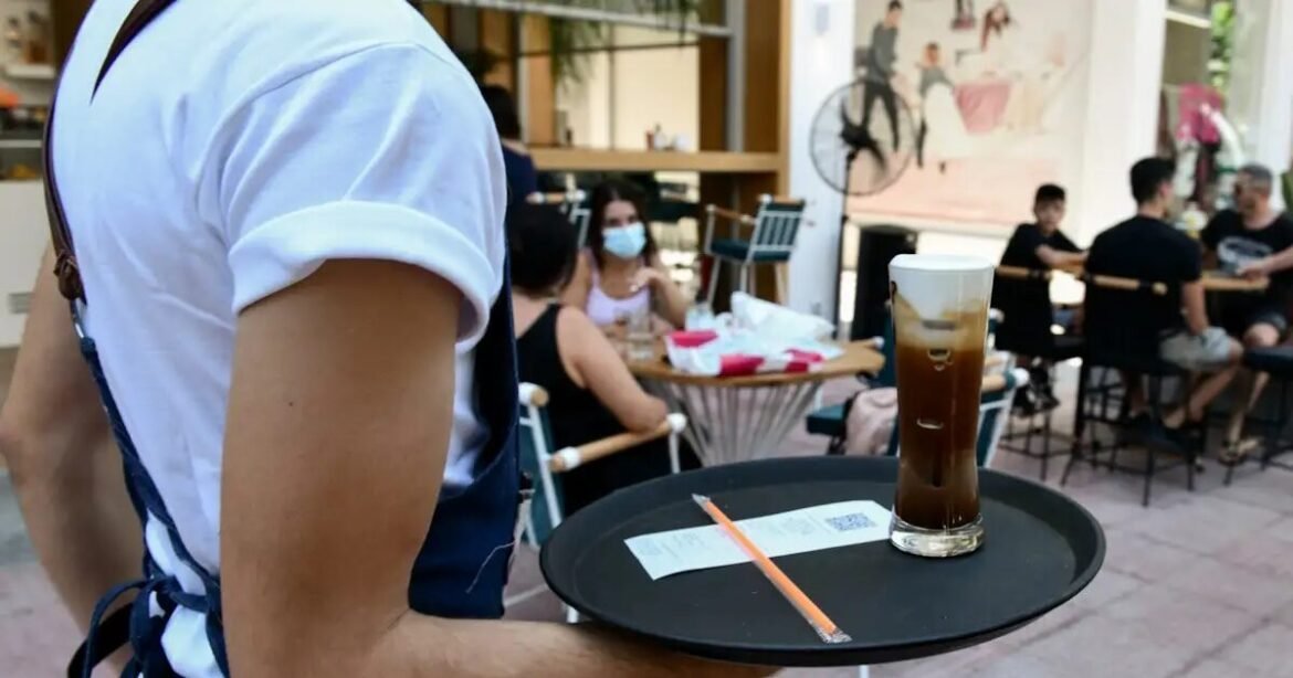 Νέο εργασιακό νομοσχέδιο: Τι αλλάζει με το 13ωρο, τις υπερωρίες και τη μερική απασχόληση