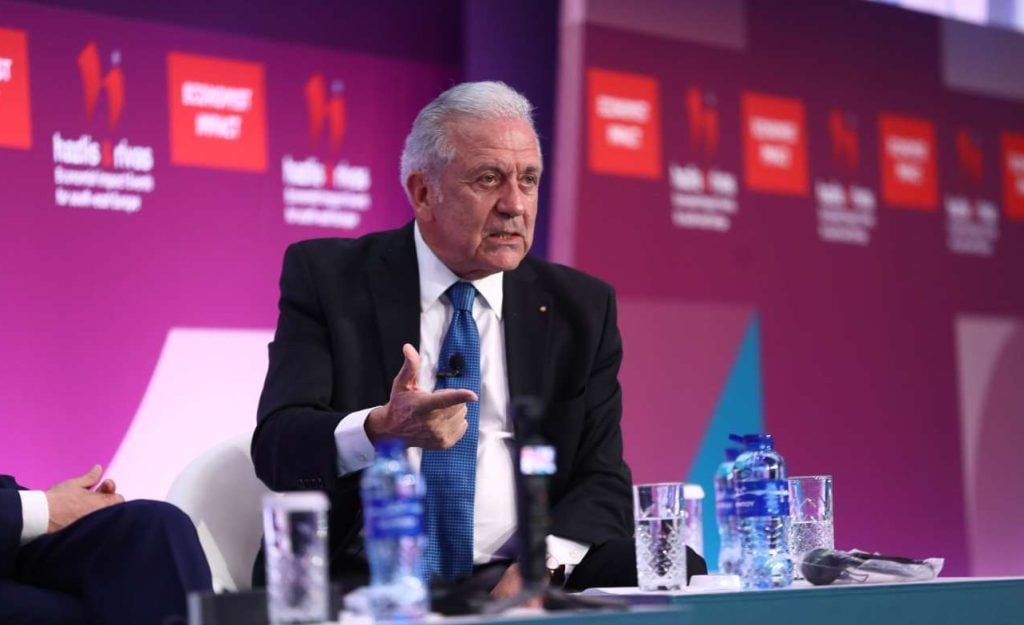 Αβραμόπουλος: «Στηρίζω το αίτημα του Πάνου Ρούτσι για την εκταφή του παιδιού του»