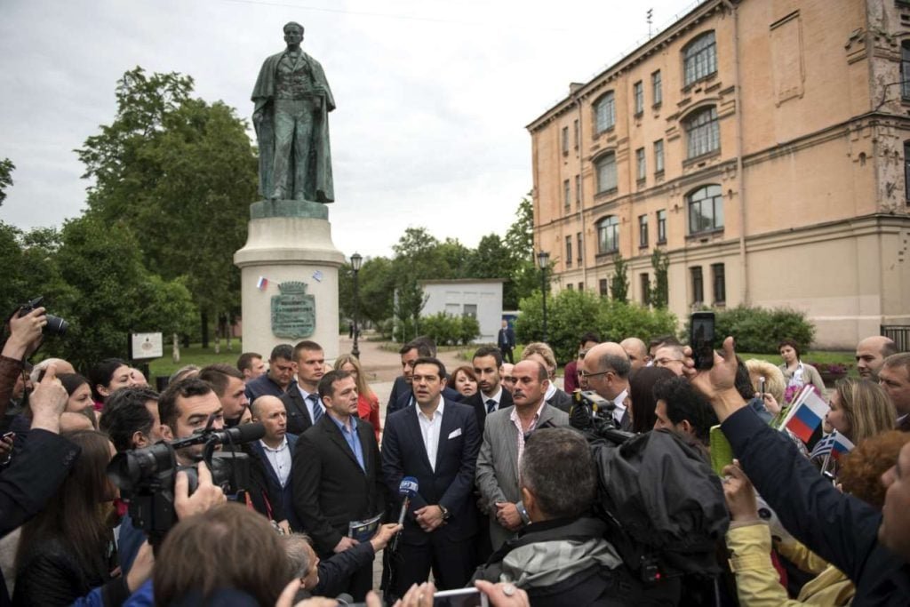 «Καρφί» της κυβέρνησης για την παραίτηση Τσίπρα: Την τελευταία φορά που μίλησε για θάλασσες, ψάχναμε σωσίβιο