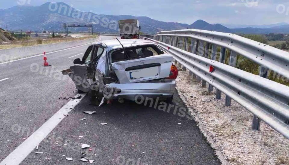 Λάρισα: Νεκρός 45χρονος σε τροχαίο – Τραυματίστηκε ο 21χρονος γιος του 