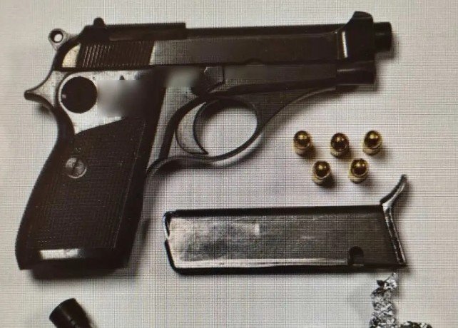 Αττική: Συνελήφθη άνδρας με όπλο και ναρκωτικά σε νυχτερινό κέντρο διασκέδασης 