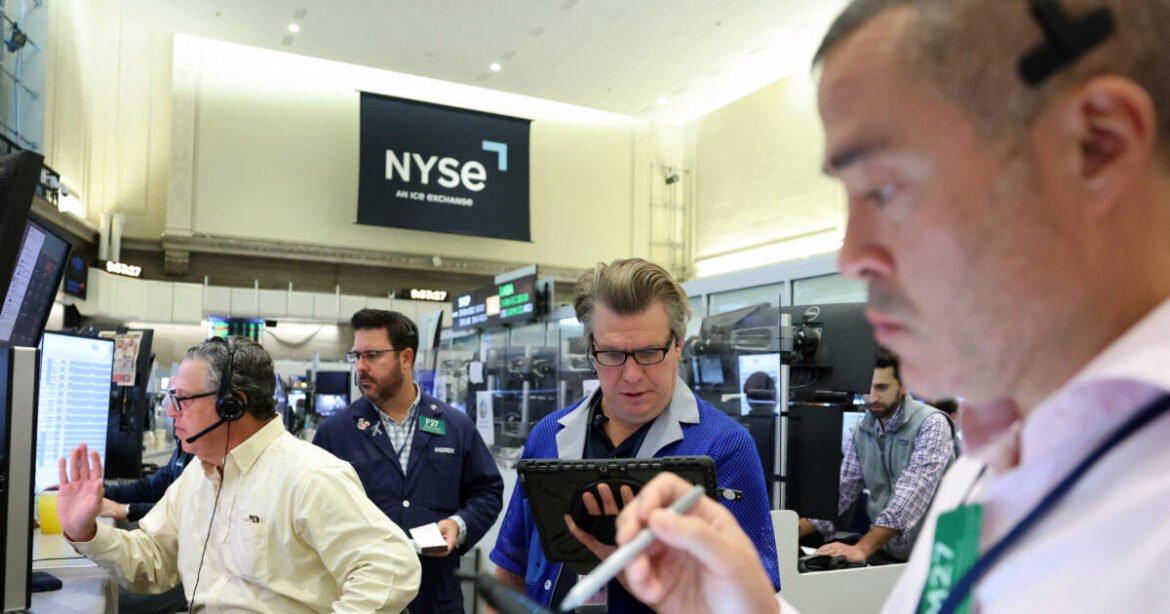 Wall Street: Σε νέα ρεκόρ S&P 500 και Nasdaq