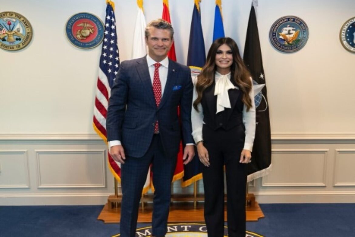 Στην Ουάσινγκτον η Κίμπερλι Γκίλφοιλ: Συναντήθηκε με Πιτ Χέγκσεθ – «Ειρήνη μέσω της ισχύος»