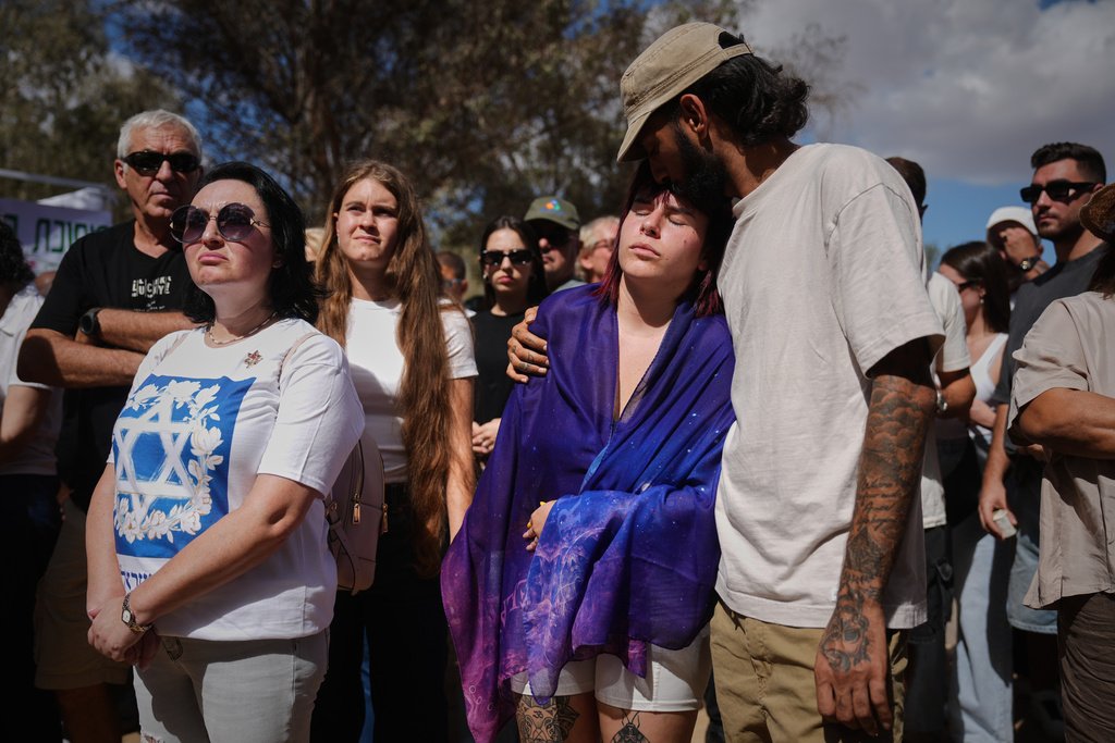 Ισραήλ: Δύο χρόνια από τη φονική επίθεση της Χαμάς – Συγκίνηση, τελετές μνήμης και διαδηλώσεις