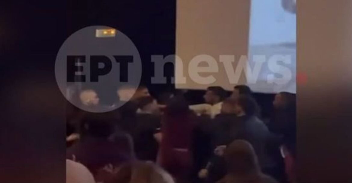 Βίντεο: Θερμό επεισόδιο μεταξύ θεατών σε κινηματογράφο – Πιάστηκαν στα χέρια όταν τελείωσε η ταινία