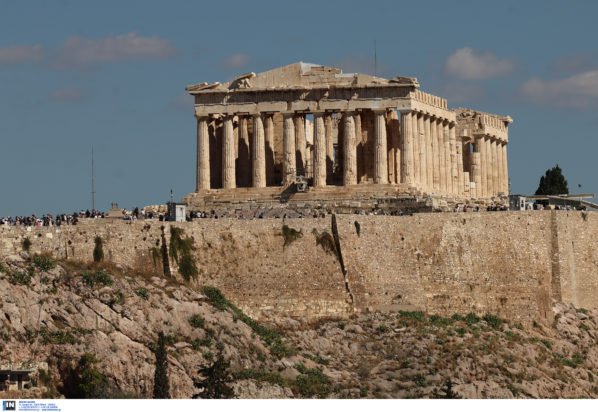 Παρθενώνας: Αφαιρέθηκαν οι σκαλωσιές έπειτα από 15 χρόνια εργασιών – ΦΩΤΟ