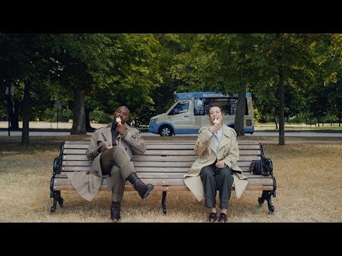 Η Olivia Colman στη νέα καμπάνια της Burberry σε σκηνοθεσία John Madden (+video)