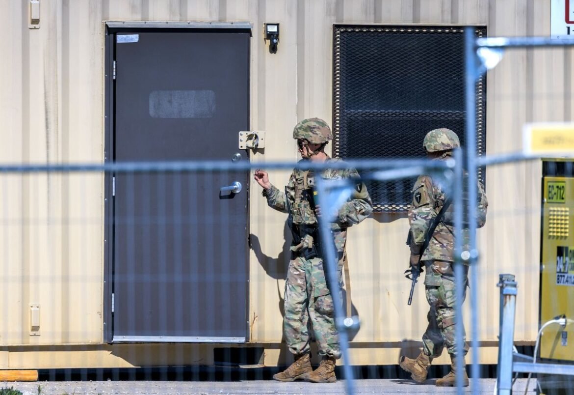 ΗΠΑ: Η Εθνοφρουρά ξεκινά περιπολίες στο Σικάγο – «Μάχη» στα ομοσπονδιακά δικαστήρια