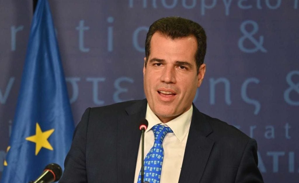 Πλεύρης κατά Δούκα: Είναι με τους Αθηναίους ή μεσίτης ακινήτων αλλοδαπών;