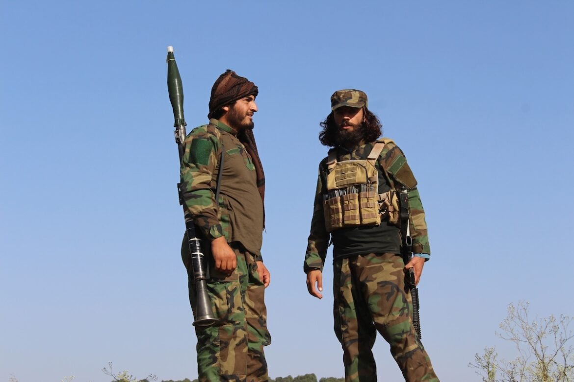 Αιματηρή σύγκρουση στα σύνορα Αφγανιστάν – Πακιστάν: Δεκάδες νεκροί στρατιώτες και φόβοι για κλιμάκωση