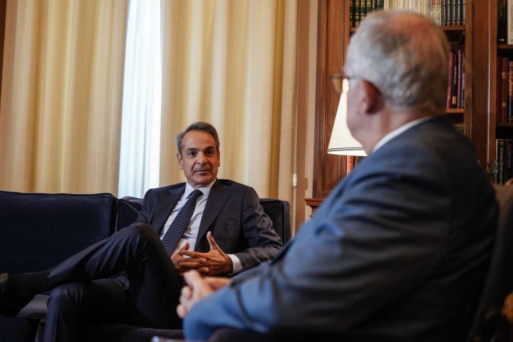 Μητσοτάκης: Επαναστατική γυμναστική από την αντιπολίτευση για το μνημείο του Αγνωστου Στρατιώτη