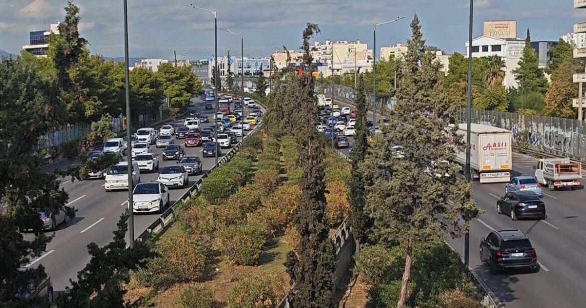 Κίνηση στους δρόμους: «Στο κόκκινο» ο Κηφισός και το κέντρο – Προβλήματα σε Κηφισίας και Μεσογείων