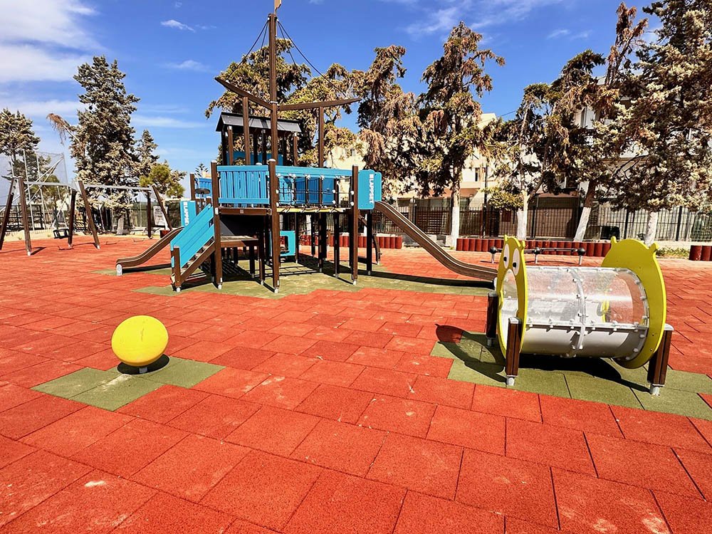 Κρήτη: Άγνωστοι βανδάλισαν πλατεία και παιδική χαρά στον Δήμο Βαλεβιζίου – ΦΩΤΟ