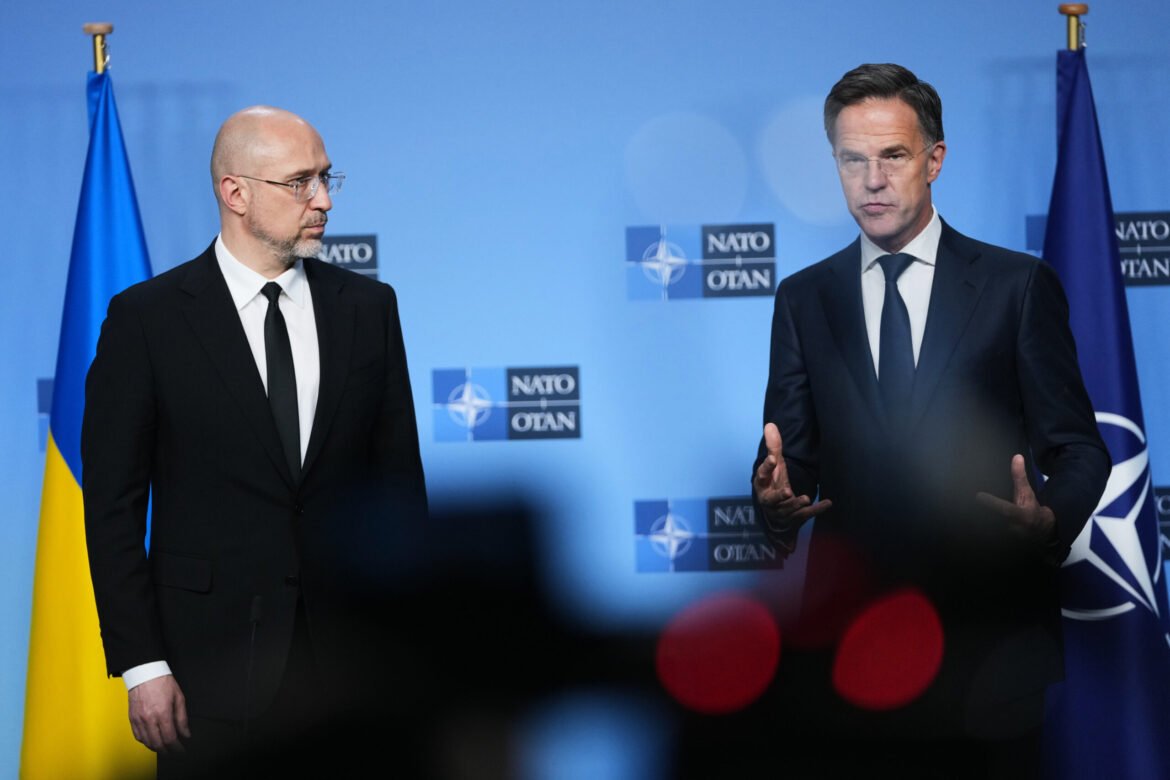 Νέα βάρη στους Eυρωπαίους πολίτες για την Ουκρανία – Το ΝΑΤΟ ζητά χρήματα για να αγοράσει όπλα από τις ΗΠΑ