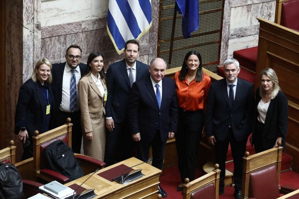 Ψηφίστηκε το νέο Εργασιακό – Πέντε αλήθειες (και για το 13ωρο) και οι εννέα αλλαγές στην αγορά εργασίας