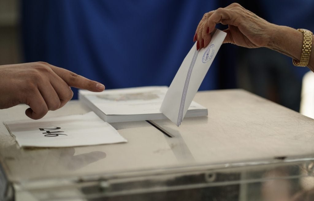 Δημοσκόπηση MRB: Στο 28% η ΝΔ, στο 13,8% το ΠΑΣΟΚ