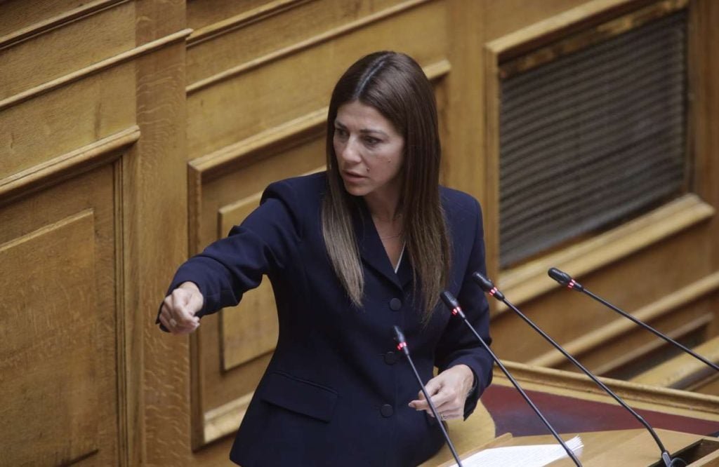 Η Σοφία Ζαχαράκη απαντά στο δημοσίευμα του Protagon για τους αναπληρωτές που λείπουν από τα σχολεία