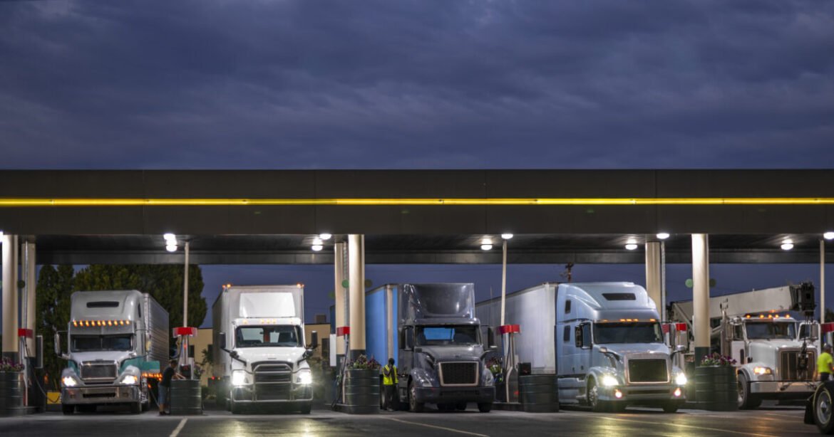 Δασμοί 25% στα εισαγόμενα φορτηγά από τον Τραμπ – Εξαιρέσεις για τις αυτοκινητοβιομηχανίες έως το 2030