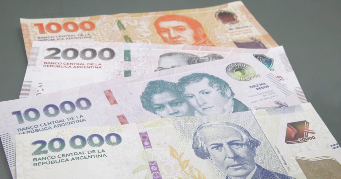 Μαζικές αγορές πέσο από το αμερικανικό ΥΠΟΙΚ – Προσπάθεια σταθεροποίησης του νομίσματος