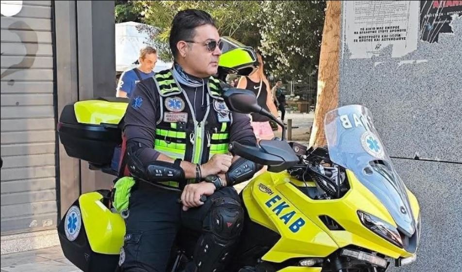 Κατέληξε ο διασώστης του ΕΚΑΒ που τραυματίστηκε σε τροχαίο τον Σεπτέμβριο – Νοσηλευόταν στην εντατική