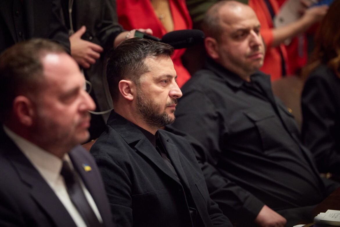 Σκωτσέζικο ντους για τον Ζελένσκι – Έφυγε με άδεια χέρια (ξανά) από τον Λευκό Οίκο