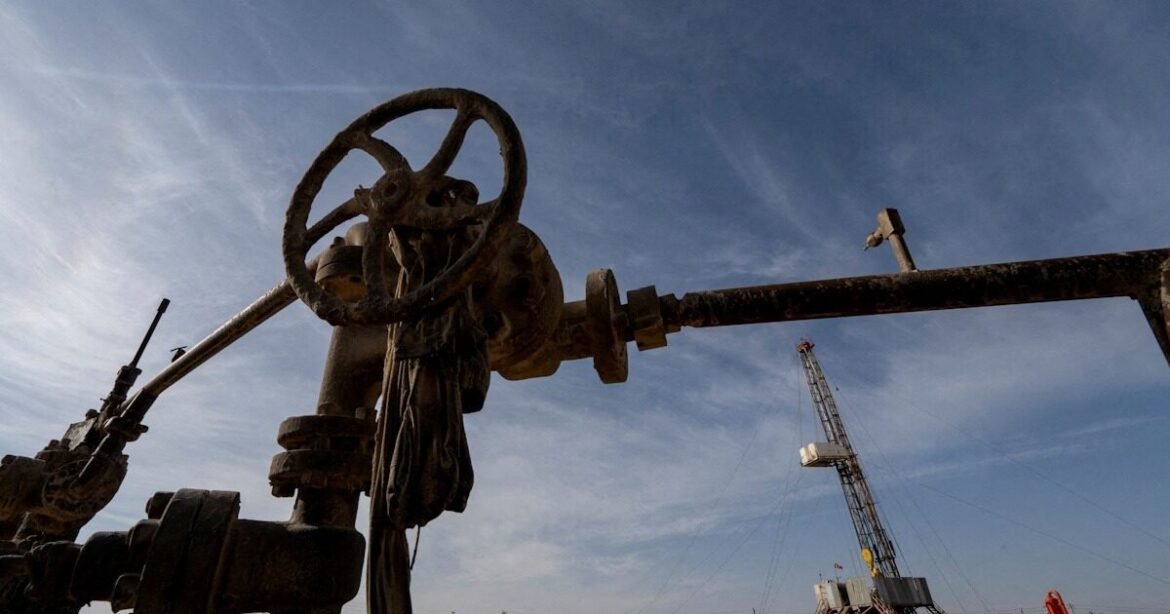 Κοντά σε χαμηλό πενταετίας το αργό πετρέλαιο – Τι δείχνουν τα σημάδια για τη συνέχεια