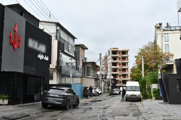 Περιστέρι: Σεσημασμένος ο 37χρονος που μαχαιρώθηκε έξω από νυχτερινό κέντρο – Στο μικροσκόπιο τηλεφώνημα που