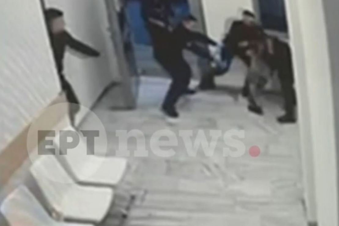 Άγιος Παντελεήμονας: Απόπειρα απόδρασης από αστυνομικό τμήμα, τραυματίστηκε αστυνομικός – Βίντεο ντοκουμέντο