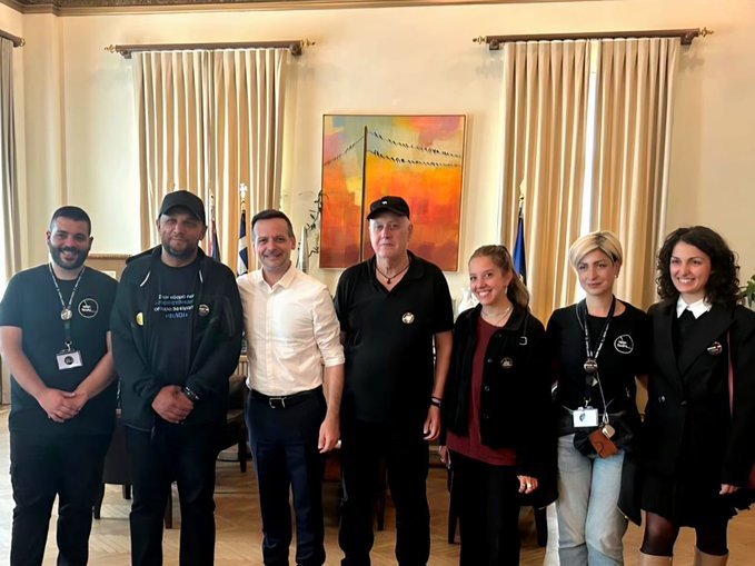 Απάντηση Δούκα στην κυβέρνηση υποδεχόμενος Ρούτσι και την ομάδα «Μέχρι τέλους» στο δημαρχείο