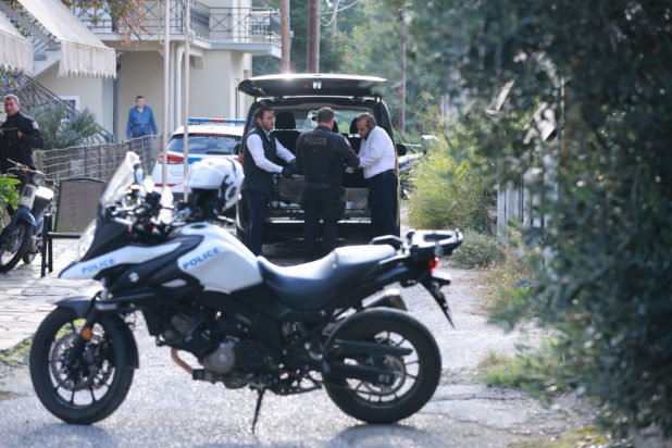 Τρίκαλα: Εδώ και 10 χρόνια είχαν χωρίσει οι γονείς του 18χρονου που έπνιξε τη μητέρα του με πετσέτα – Το