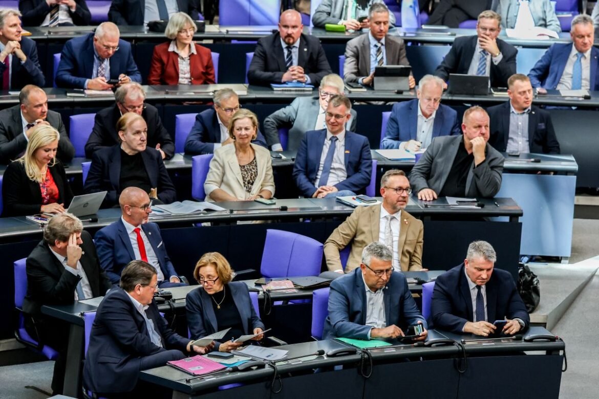 Γερμανία: Χριστανοδημοκράτες, Σοσιαλδημοκράτες και Πράσινοι κατηγορούν το AfD για «κατάσκοπο» του Κρεμλίνου