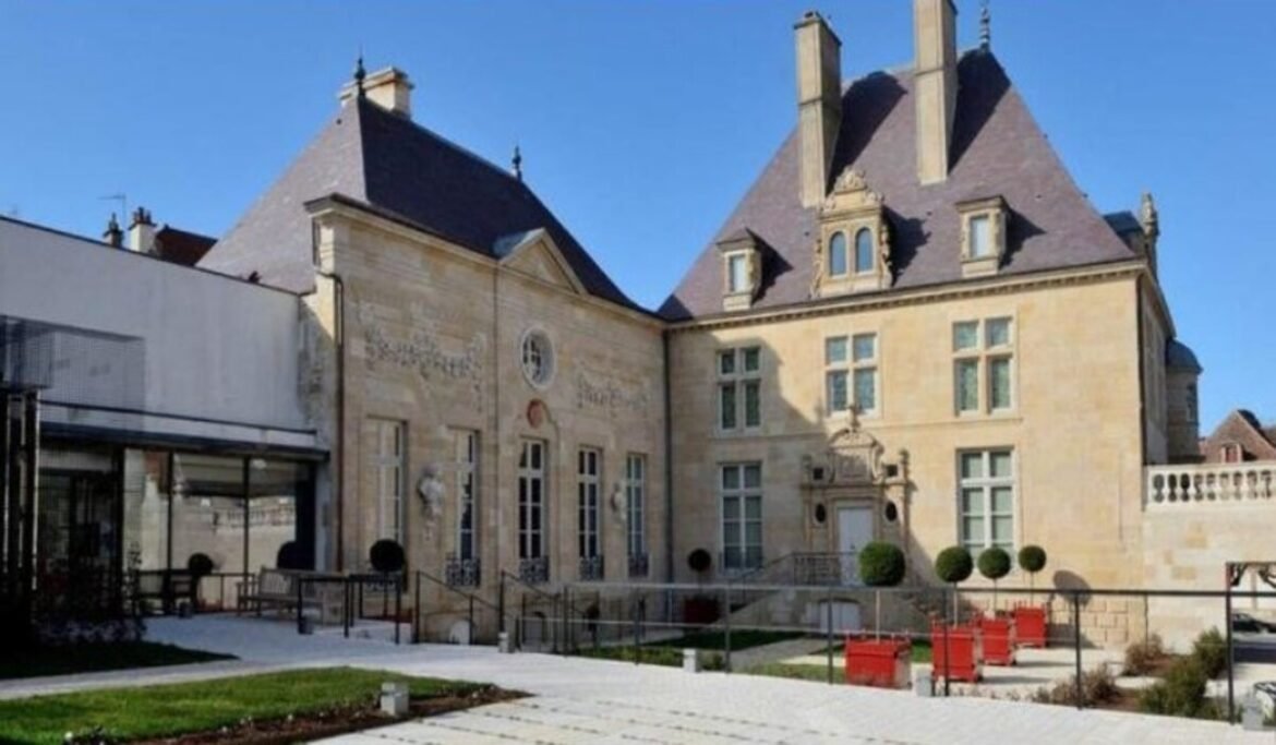 Νέα διάρρηξη σε γαλλικό μουσείο λίγες ώρες μετά το Λούβρο – Πήραν περίπου 2.000 νομίσματα