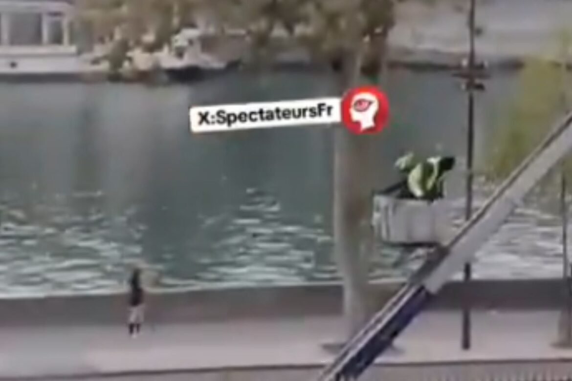 Λούβρο: Η στιγμή που οι ληστές το «σκάνε» με τα κοσμήματα – Βίντεο