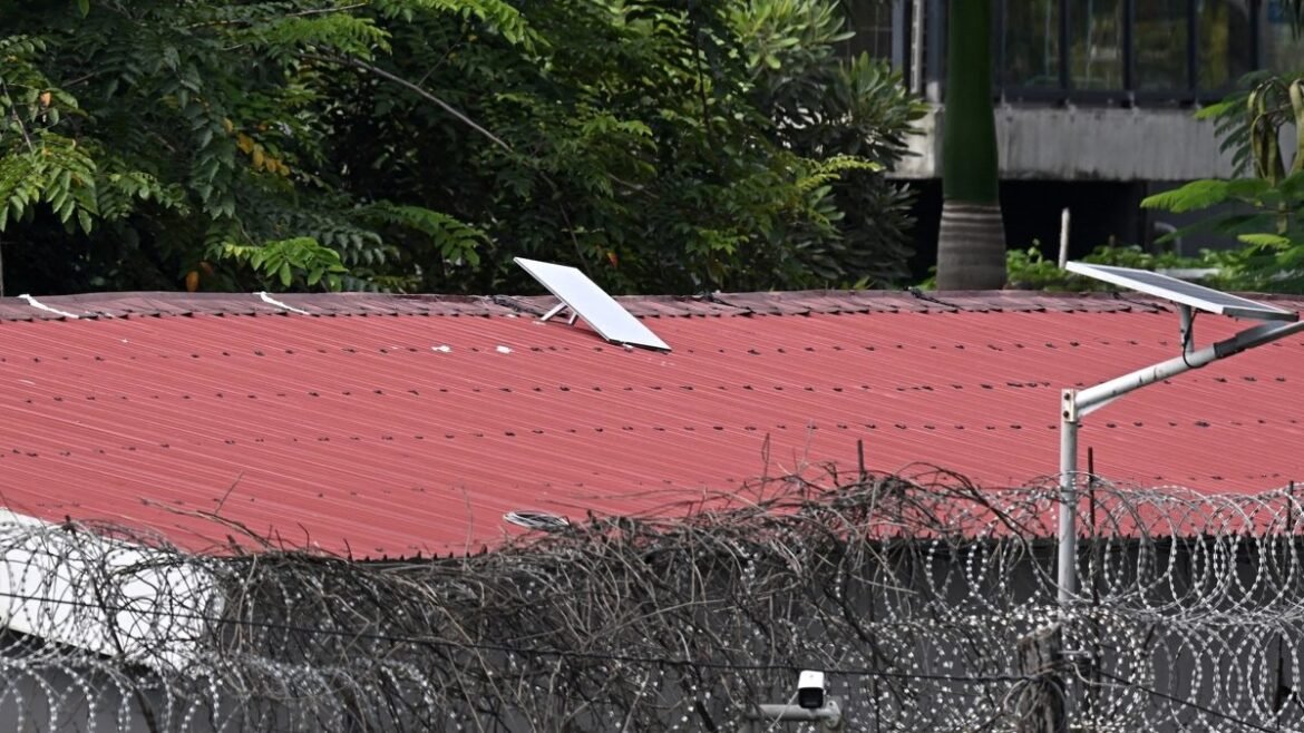 Η SpaceX απενεργοποιεί 2.500 δορυφορικά πιάτα Starlink στη Μιανμάρ που συνδέονται με scammers