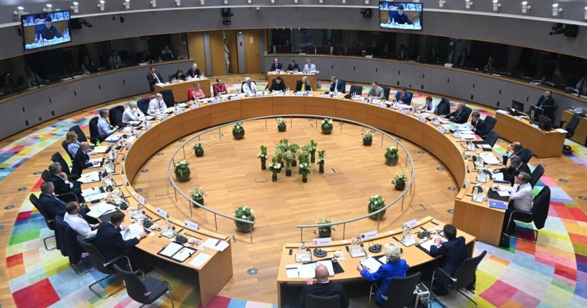 «Μύλος» η ΕΕ με τα παγωμένα ρωσικά κεφάλαια – Φόβοι για ντόμινο στην ευρωπαϊκή οικονομία