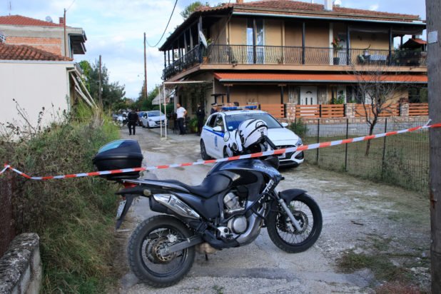 Τρίκαλα: «Ποτέ δεν σκέφτηκα να σκοτώσω την μητέρα που με γέννησε» ισχυρίστηκε ο 18χρονος που προφυλακίστηκε 