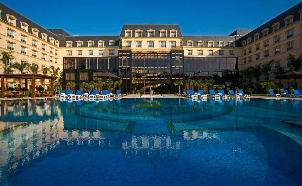 Daily Mail: Χλιδάτη ζωή για 150 στελέχη της Χαμάς σε πολυτελές ξενοδοχείο στην Αίγυπτο