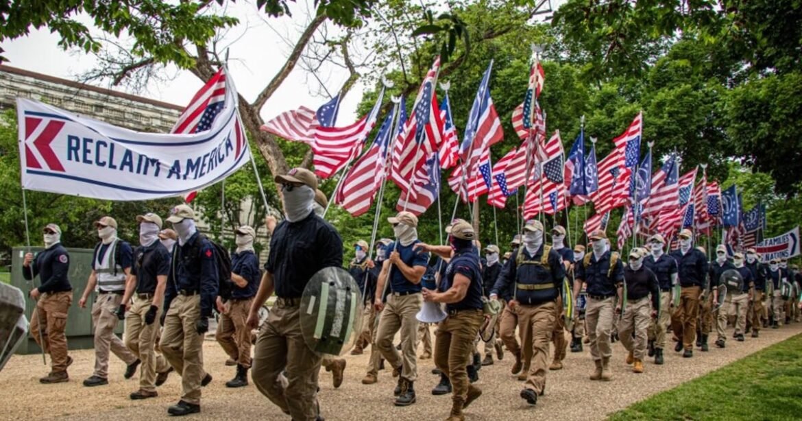 Ακμάζουν ο ρατσισμός, οι ναζί και η Ακροδεξιά στις ΗΠΑ: Τα «άνθη του κακού» του τραμπισμού